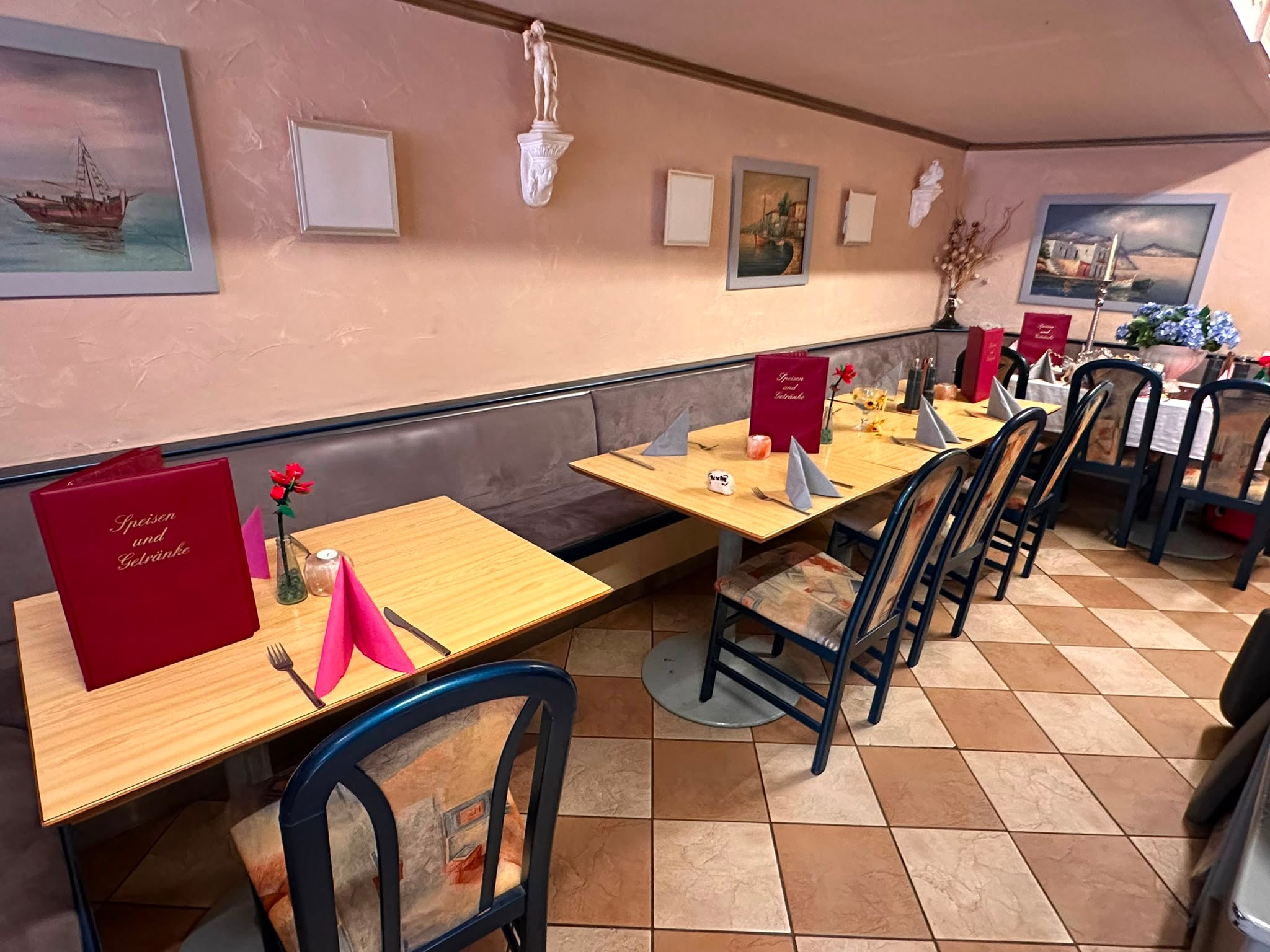 Der eingedeckte Gastraum des Ristorante Venezia in Löhne